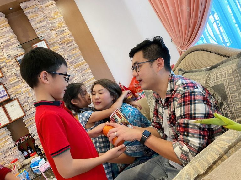 The Foongs have been giving out red packets with Christian blessings on them since they got married in 2009. Photo courtesy of the Foongs.